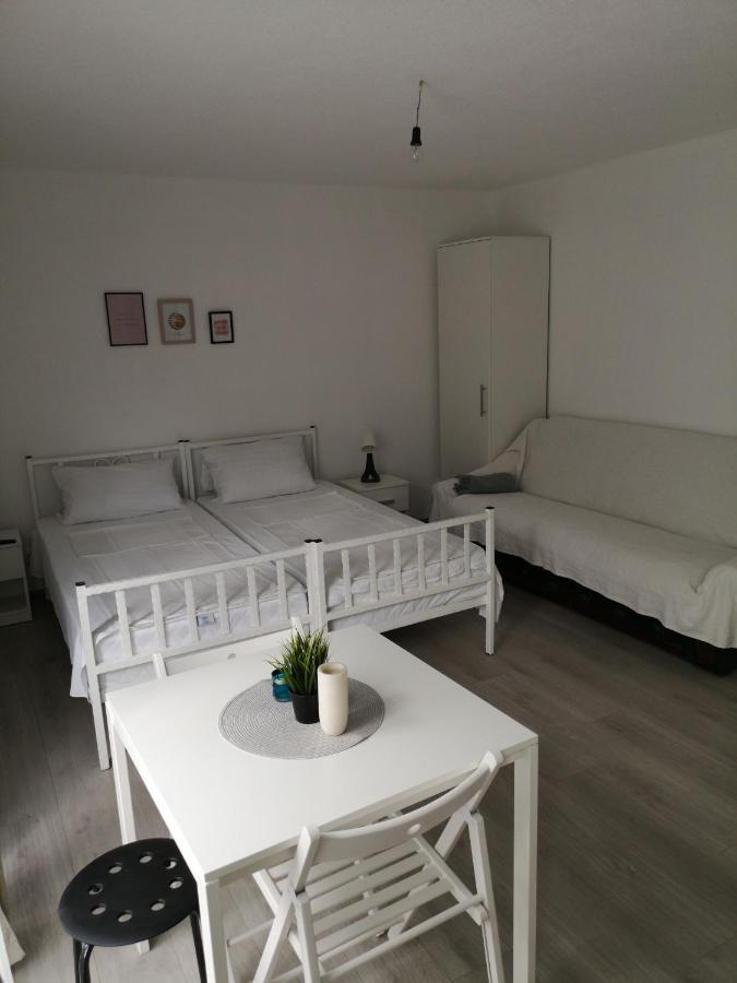 Old Town Apartment *