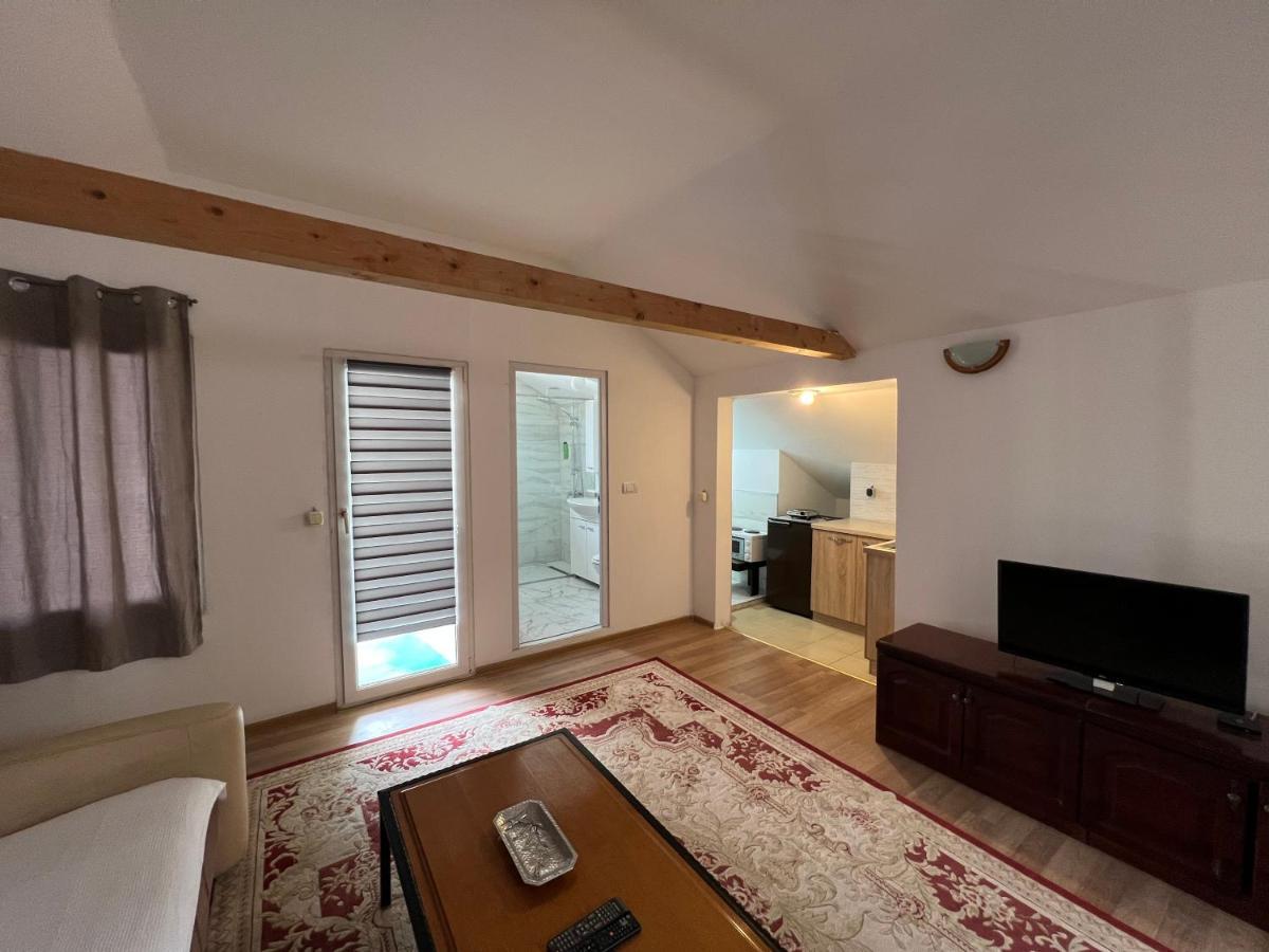 Old Town Apartment *