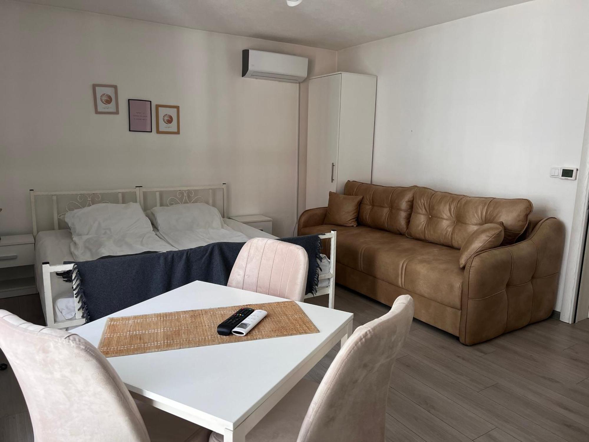 Old Town Apartment *